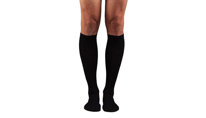 https://www.drcomfort.com/media/wysiwyg/dr-comfort/pdp/essentials-executive-dress-compression-socks-mens-knee-high/essentials-executive-dress-compression-kneehigh-mens-black_717x410.jpg